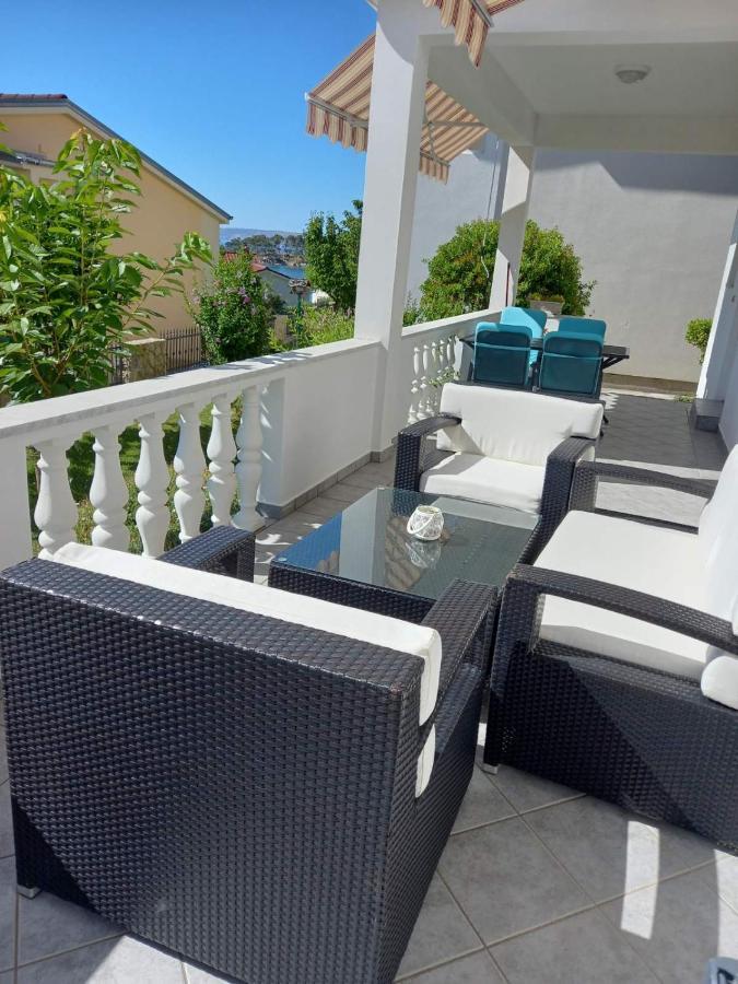 Apartman Katica Banjol Exteriör bild