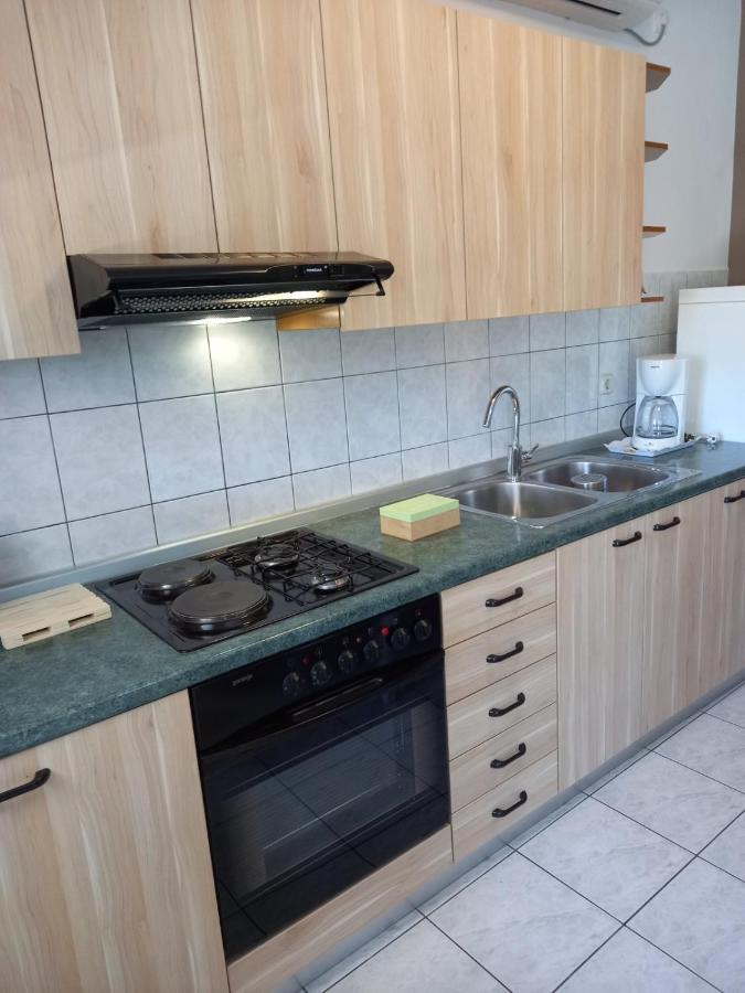 Apartman Katica Banjol Exteriör bild
