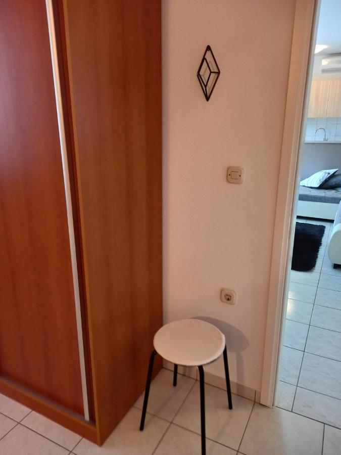 Apartman Katica Banjol Exteriör bild