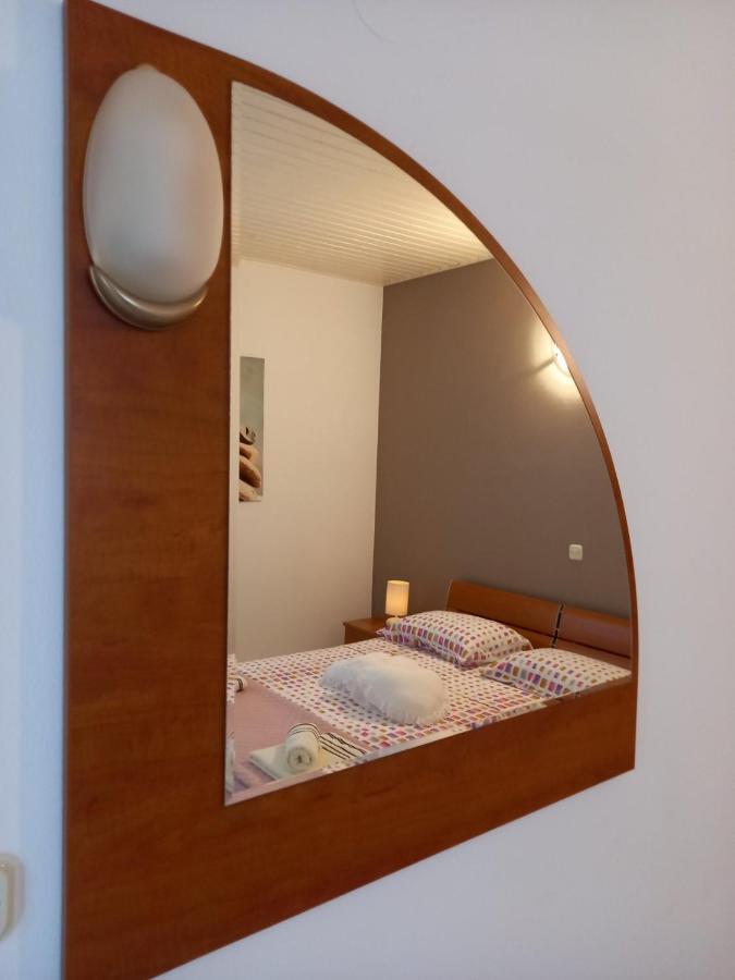 Apartman Katica Banjol Exteriör bild