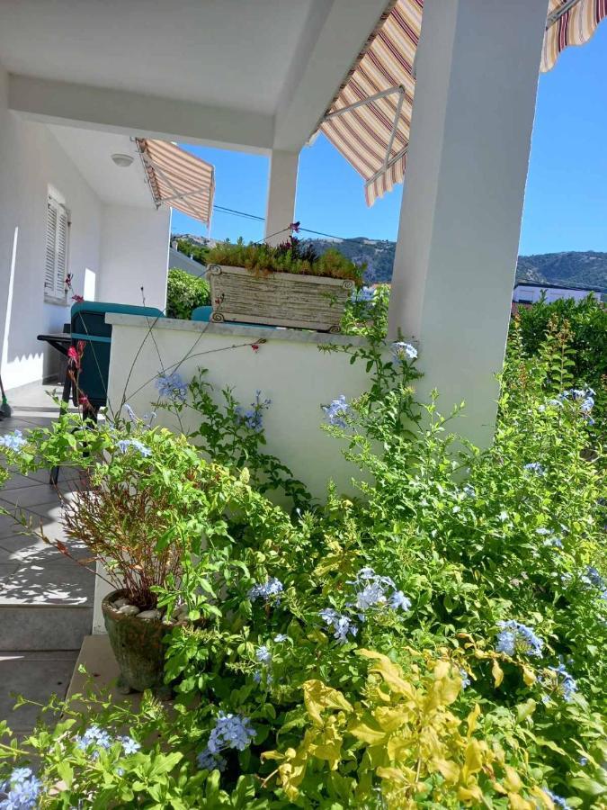 Apartman Katica Banjol Exteriör bild