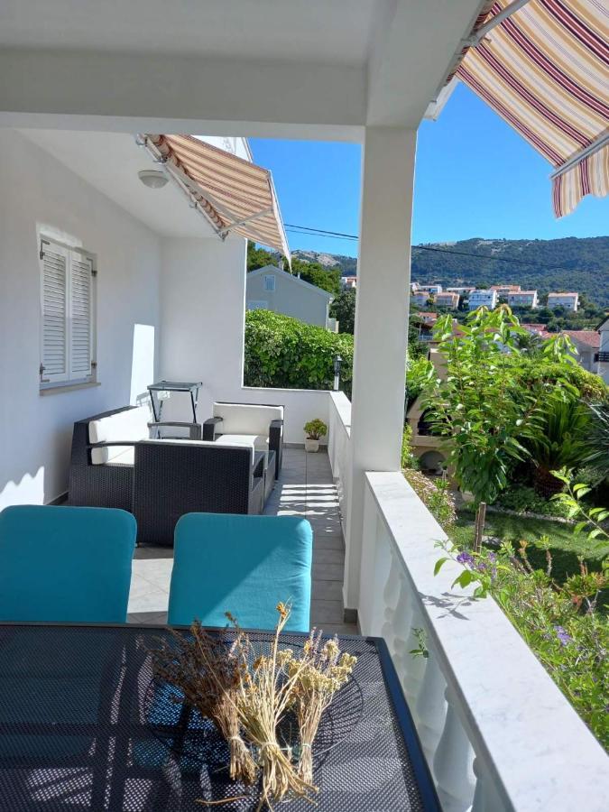 Apartman Katica Banjol Exteriör bild