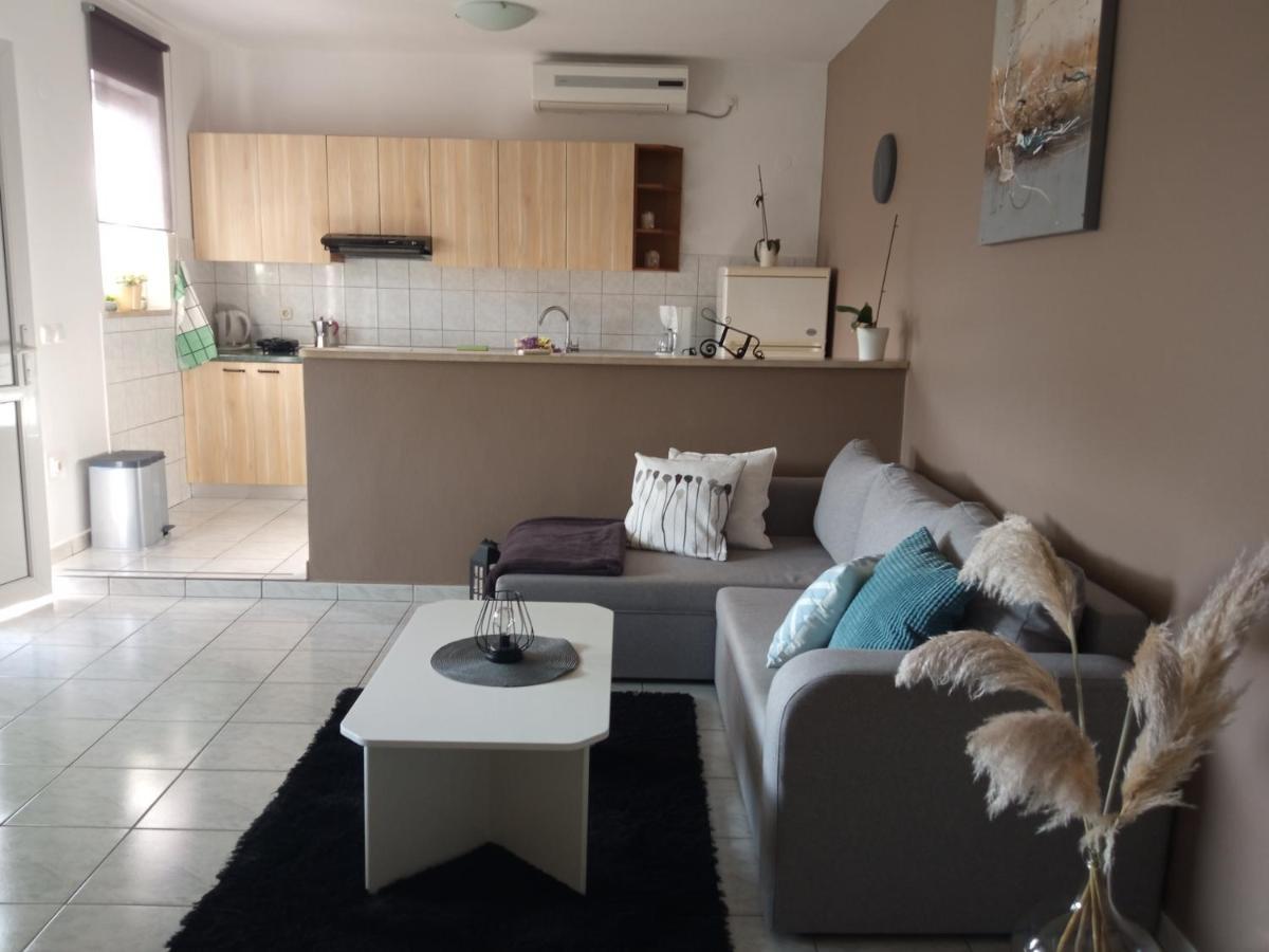 Apartman Katica Banjol Exteriör bild