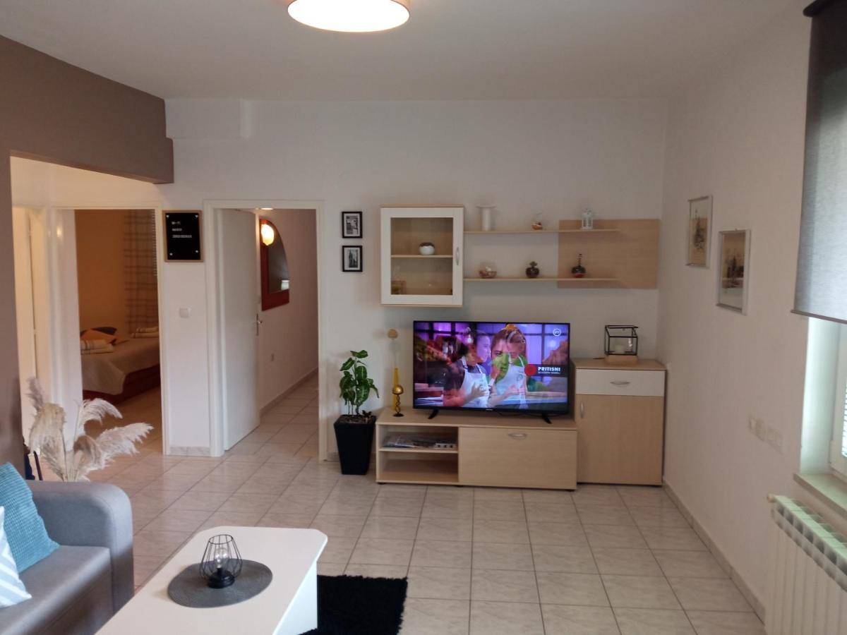 Apartman Katica Banjol Exteriör bild