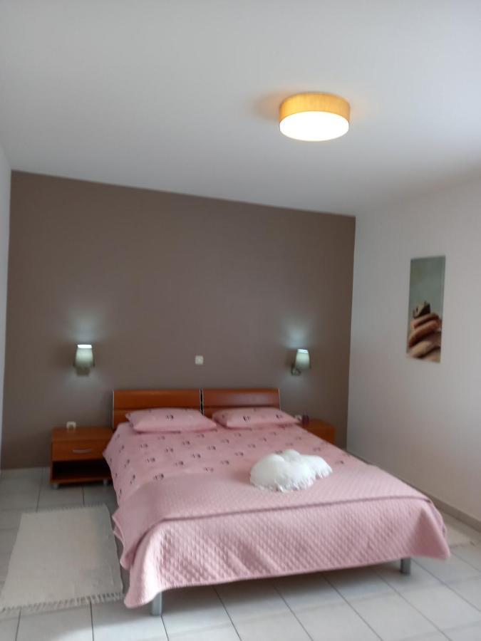 Apartman Katica Banjol Exteriör bild