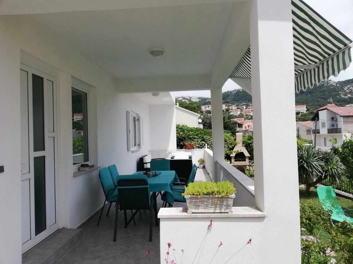 Apartman Katica Banjol Exteriör bild