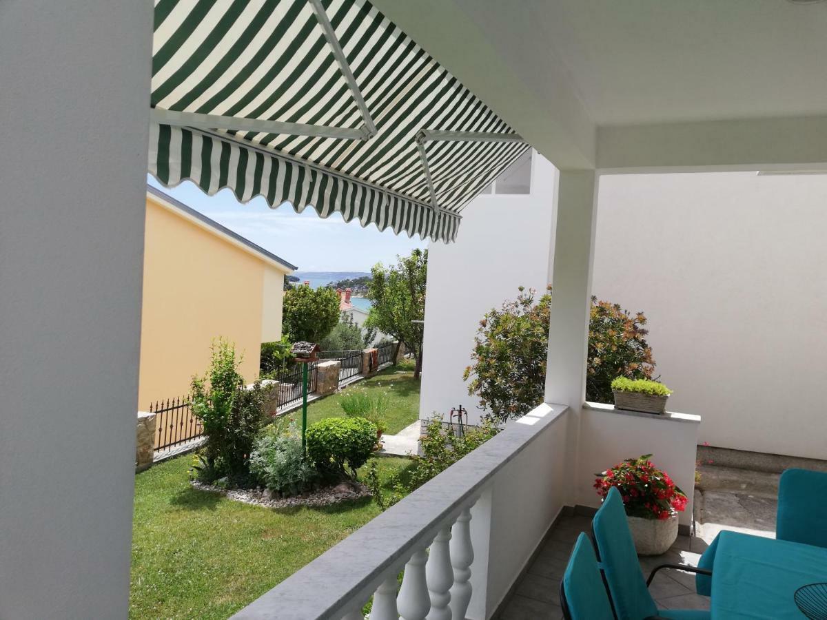 Apartman Katica Banjol Exteriör bild